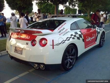 Полицейское купе Nissan GT-R из Абу-Даби